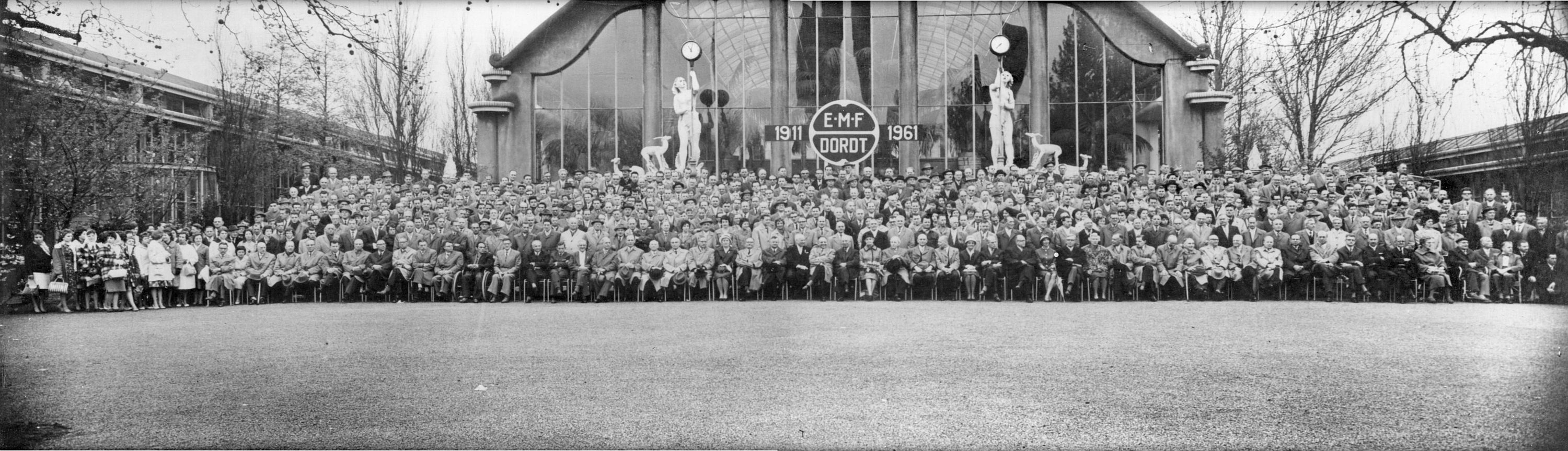 Panoramafoto ter gelegenheid van het 50 jarig bestaan van EMF Dordt in 1961