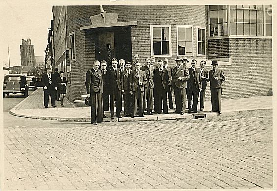 Klik hier om de foto te vergroten Bezoek van een delegatie Domaniale Mijn aan EMF Dordt (1946)