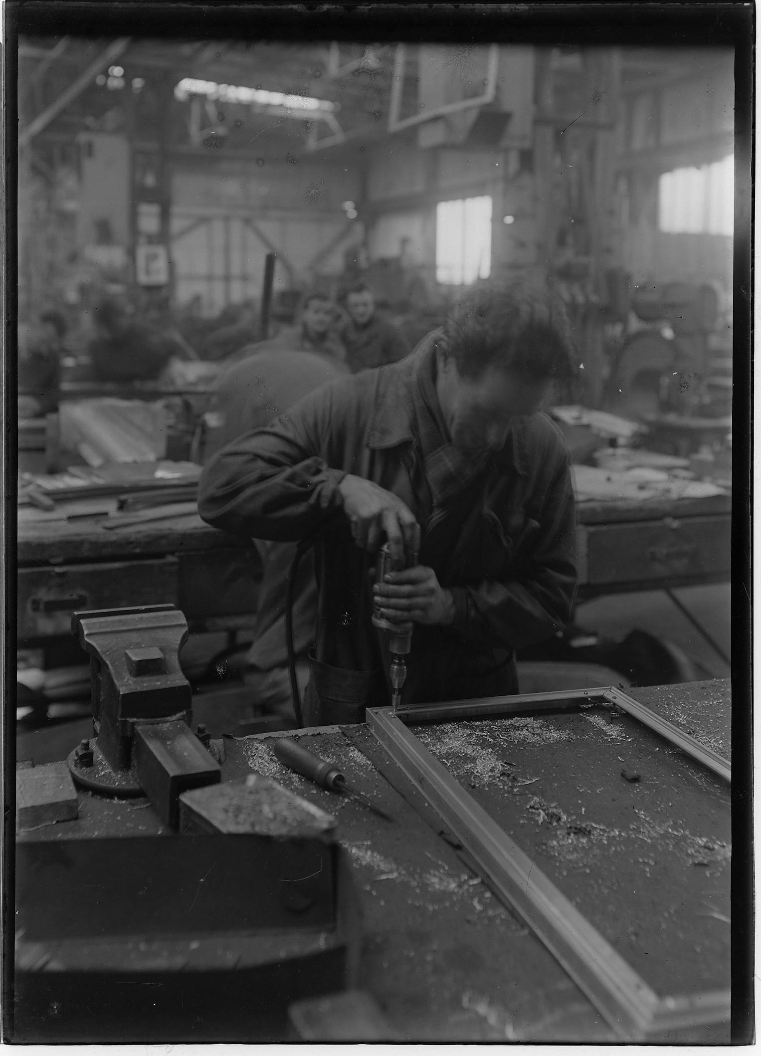1930-1940-Arbeiders aan het werk bij E.M.F-foto1