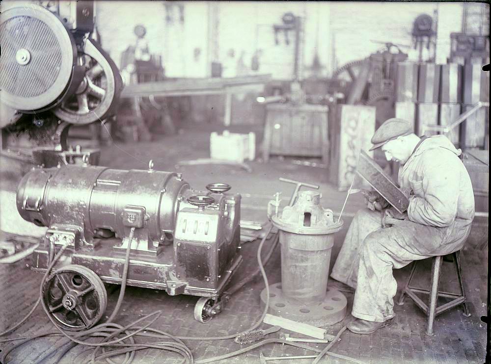 NL-ZlHCO 464.2 3192 Elektrisch lassen door werknemer HEEMAF met lasomvormer bestaande uit SKA motor met  aanlooptoestellen 15 01 1925